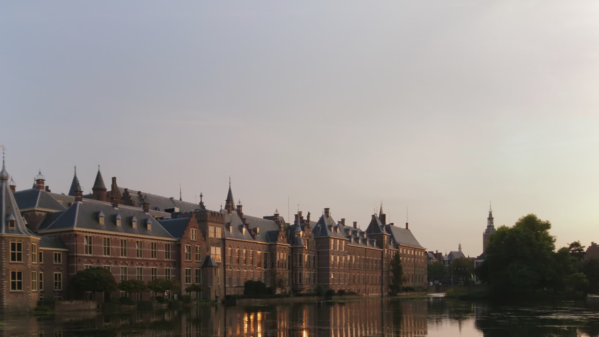 De Hofvijver en het Binnenhof in Den Haag